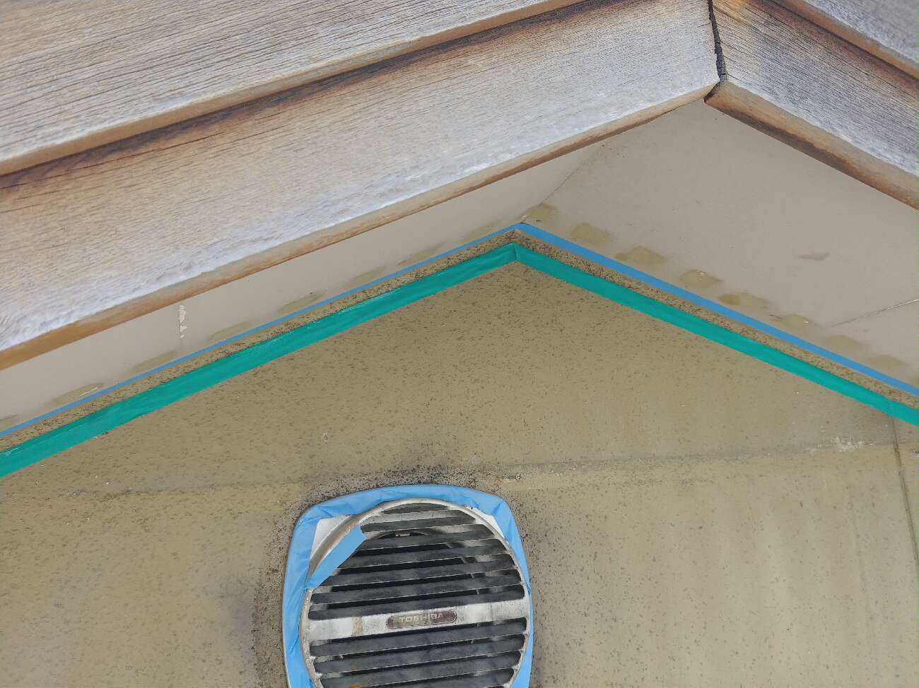 マスキングテープで養生